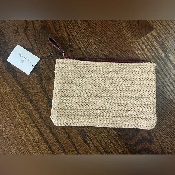 Vera Bradley NWT Seashore Zip Pouch in Resprt Medallion - Picture 2 of 4